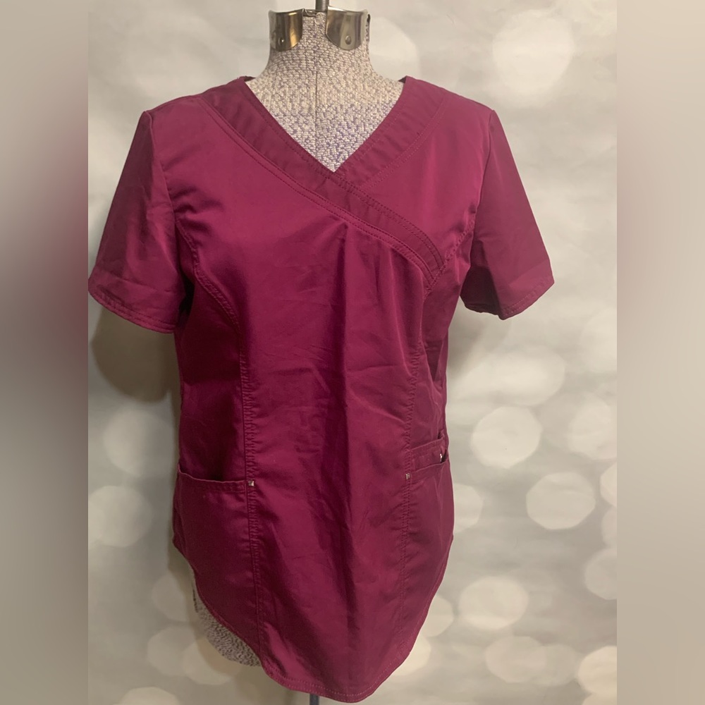 ScrubStar scrub top size small in‎ maroon color